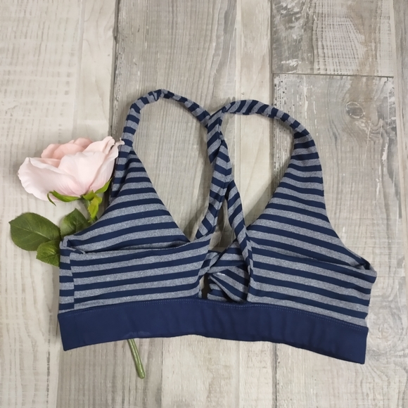 Splendid Twist Large Striped Sports Bra e - Picture 6 of 7